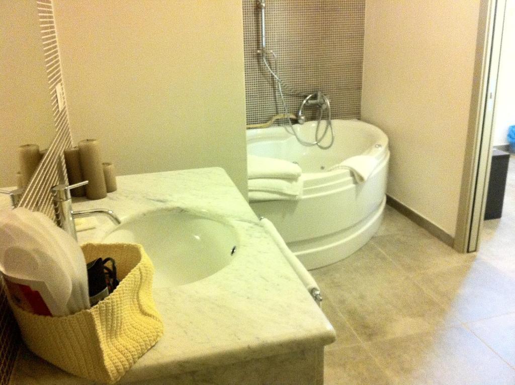 Bcomfort Hotel Cagliari Quarto foto