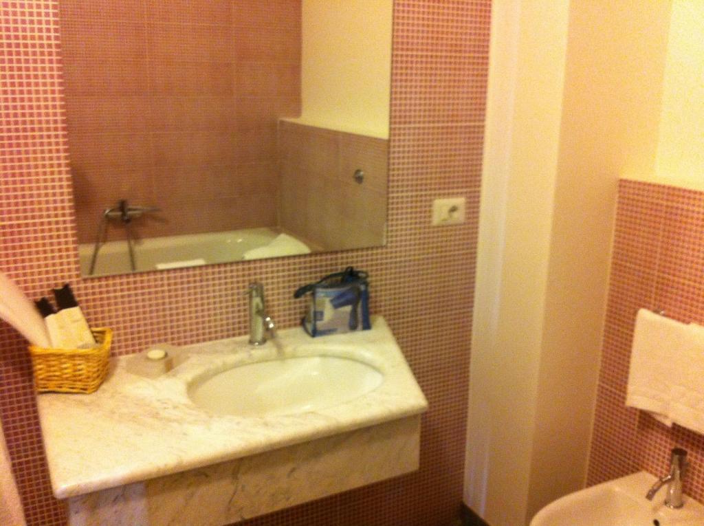 Bcomfort Hotel Cagliari Quarto foto